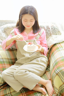 打肿臂缝坐不下高脚凳